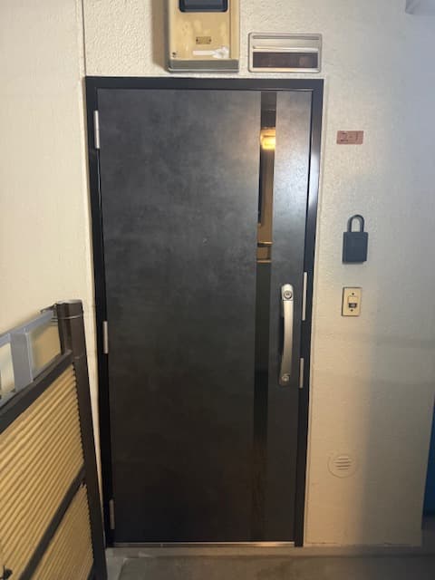 施工後:玄関扉交換